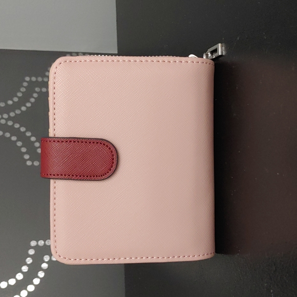 Guess Wallet - Picture 2 of 4